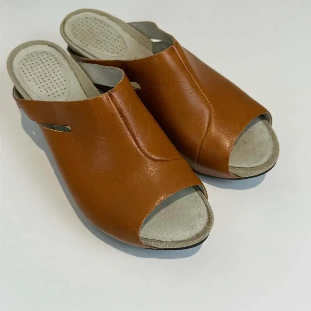 Tsubo Open Toe Brown Leather Wedge Sandals Slip On Slide Women’s Size: 6